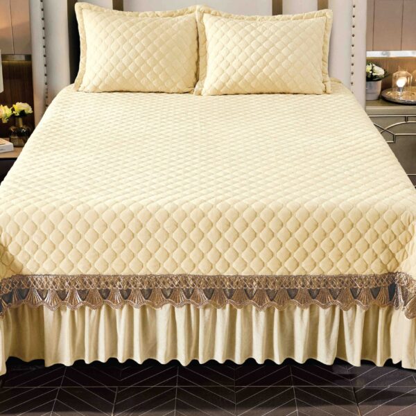 Set Cuvertura Catifea Cu Broderie 230x250cm + 2 Fete Perna Galben