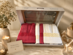 Set cadou premium halate și prosoape din bumbac 100% – 2 halate unisex + 4 prosoape, cutie elegantă cu mâner