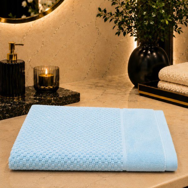 Prosop Pufos de Lux 50×90cm, 100% Bumbac Pieptanat, pufos și absorbant-Sky Blue